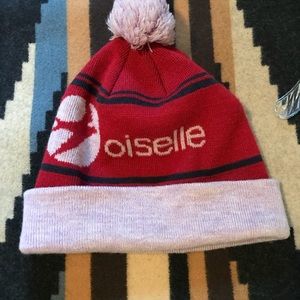 Oiselle pompom beanie